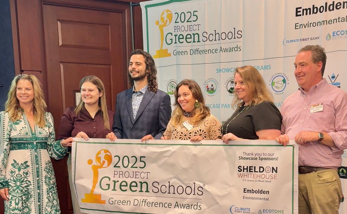 Mundo Verde PCS (@mundoverdepcs) on Twitter photo Congratulations to Carissa Tirado-Marks for receiving the Green and Healthy Schools Award at the 2025 #GreenDifferenceAwards by <a href="/greenschoolsorg/">Project GreenSchools</a>! 🌿 Recognized for Semillas de Comunidad—building a green & healthy school culture through sustainability. Congratulations to Carissa Tirado-Marks for receiving the Green and Healthy Schools Award at the 2025 #GreenDifferenceAwards by <a href="/greenschoolsorg/">Project GreenSchools</a>! 🌿 Recognized for Semillas de Comunidad—building a green & healthy school culture through sustainability.