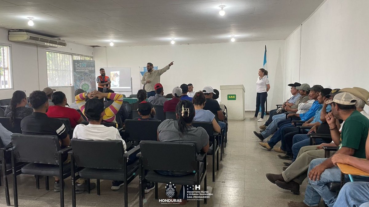 pronaders_hn's tweet image. 📜✅ #SAG_PRONADERS oficializa la actualización de 27 #PersoneríasJurídicas para igual número de #CajasRurales en Copán, 💼🏡 garantizando su operatividad y su funcionamiento conforme a la normativa vigente, lo que les brinda acceso a #OportunidadesFinancieras. 💰
