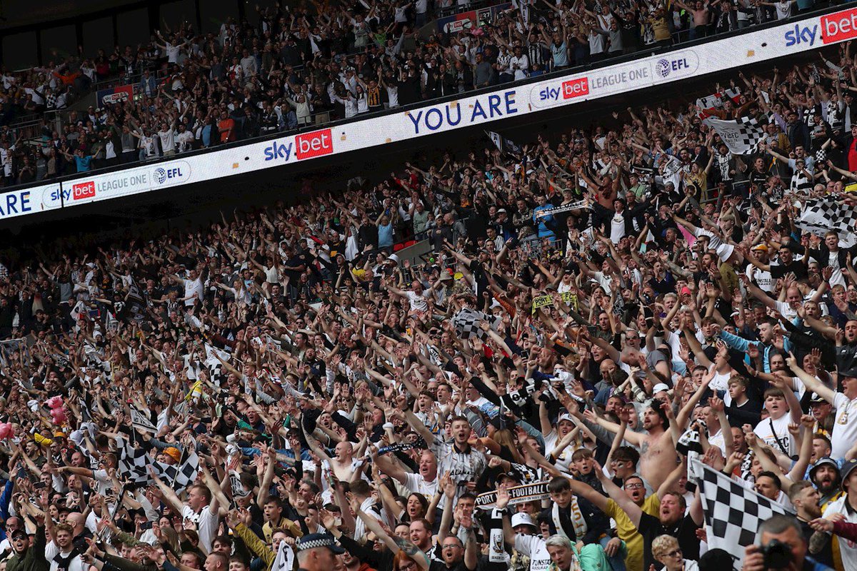 AEFootball92's tweet photo. .🗣️ | Football fans - The heartbeat of the EFL!❤️ 

Let’s take a look shall we…👀 

PORT VALE FANS!⚪️⚫️

👏🏻👏🏻👏🏻

#PVFC | #EFL | #EFLFans https://t.co/yzmlg6ylnL