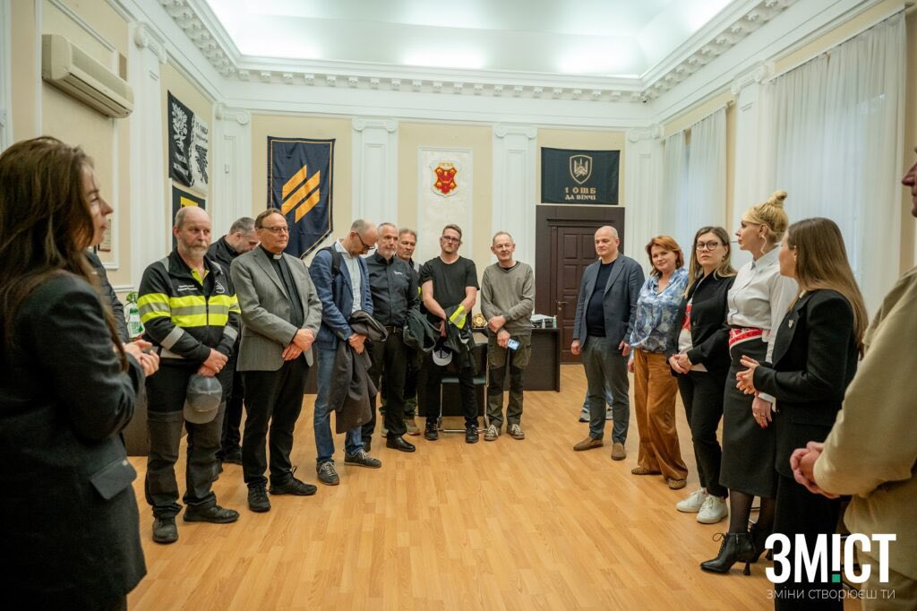 PowerUpUkraine's tweet image. Här är en väldigt viktig artikel, för dina lokalpolitiker att läsa, så dela den med dem! Den handlar om hur man som svensk stad kan hjälpa en ukrainsk stad genom ett vänortssamarbete och hur Kalmar Kommun fått gå före! Länken nedan är till den Google översatta artikeln. Mycket…