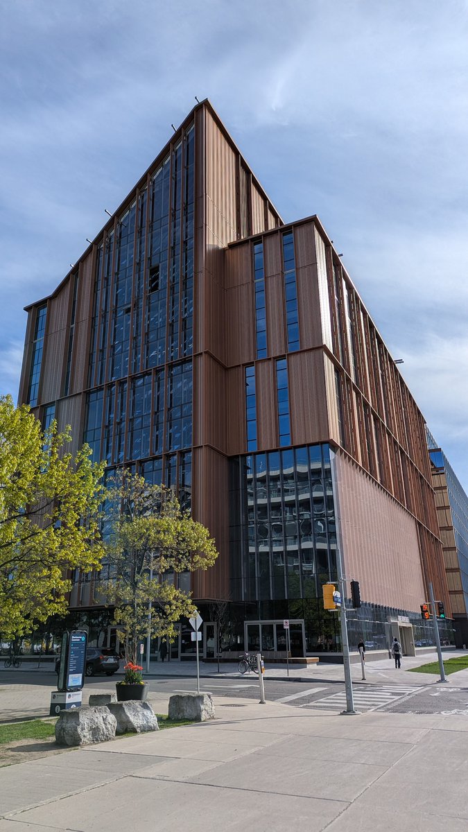 LesMorley's tweet image. IF YOU'VE GOT IT, FLAUNT IT:  And Canada has lots of wood.  #Limberlost Place, a 10-storey mass-timber, net-zero building, is the first institutional building of its kind in the Province of Ontario - urbantoronto.ca/news/2025/05/l…