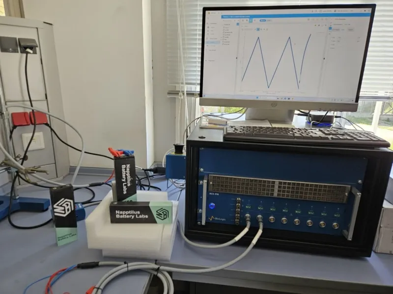 icn2nano's tweet photo. 📰 ICN2 𝗲𝗻 𝗹𝗼𝘀 𝗺𝗲𝗱𝗶𝗼𝘀: @LaVanguardia destaca que Wattium desarrolla #baterías eléctricas sin depender del #litio. Prof. CSIC Pedro Gómez está detrás de esta tecnología.

🔋 CEO Roger Casals afirma que son las baterías #reciclables más rápidas del mundo.

#Innovacion https://t.co/rtZ9RGHt4C