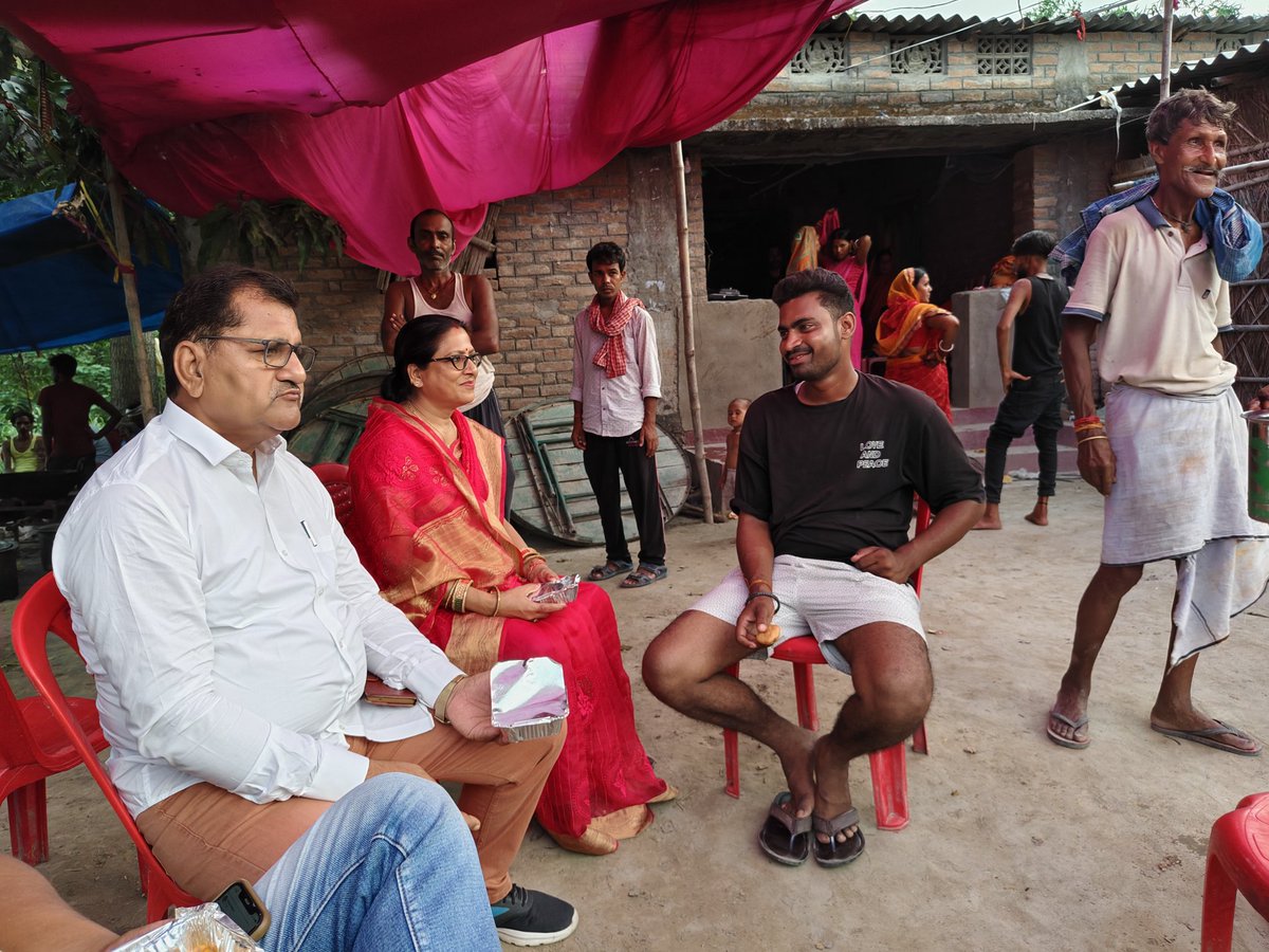 gitakumarirjd's tweet photo. साहेबगंज विधानसभा अंतरंग पारू प्रखंड के लखनौरी गांव में श्री खोभारी ठाकुर जी की सुपुत्री के शुभ विवाह में शामिल हुई।
#gitakumarirjd #gitakumari #gitasingh #sahebganjvidhansabha #RJD #TejashwiYadav #nextcmofbihar
@RJDforIndia @laluprasadrjd @manojkjhadu @sanjuydv @yadavtejashwi