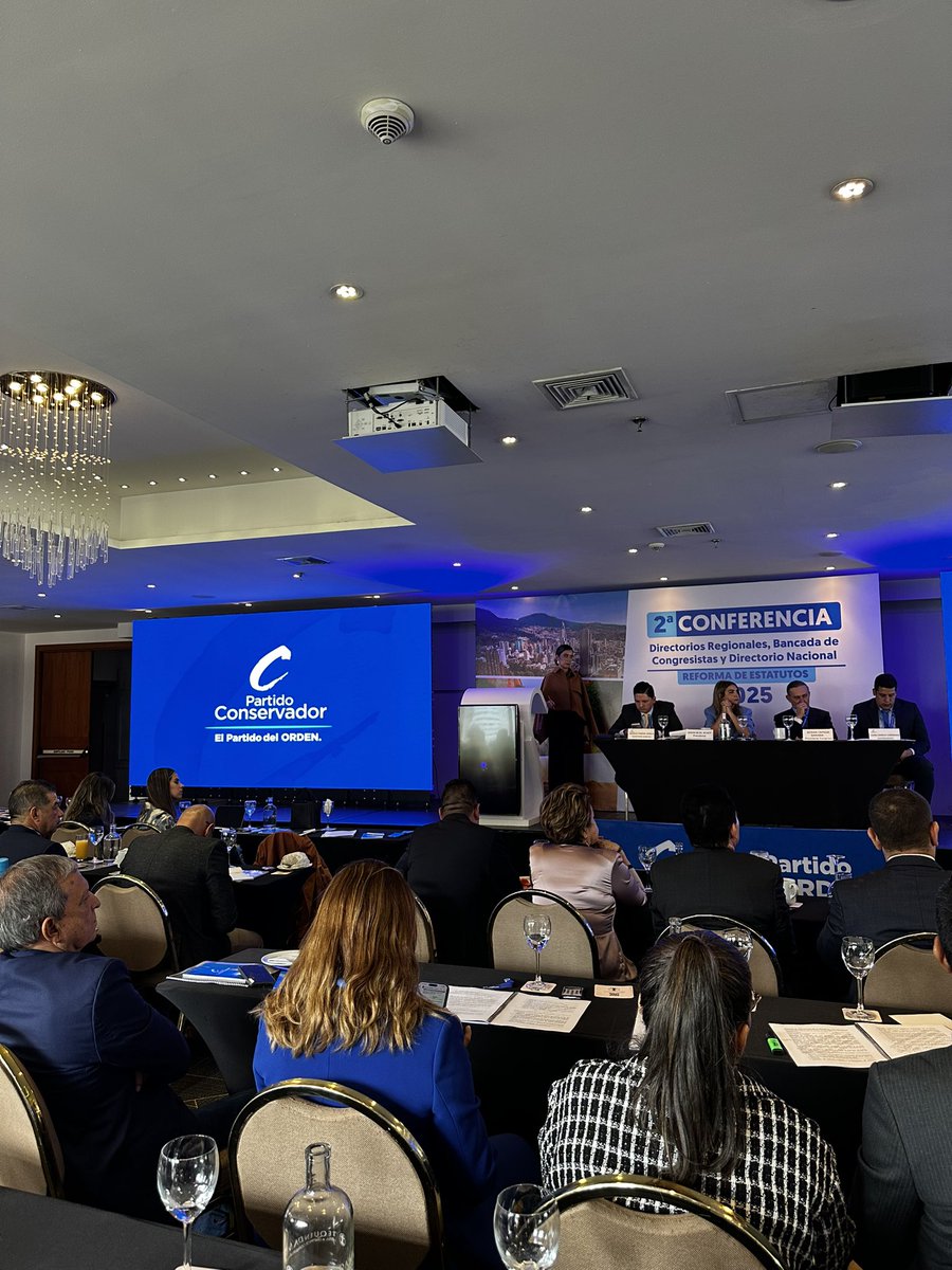 Liliana Bitar (@lilianabitarc) on Twitter photo 📌 En la segunda conferencia del <a href="/soyconservador/">Partido Conservador</a> nos reunimos como bancada de congresistas, con el directorio regional y nacional para acordar y establecer la #ReformaDeEstatutos de nuestra corporación. Somos el Partido que defiende los principios, las familias y el orden 🙏🏻. 📌 En la segunda conferencia del <a href="/soyconservador/">Partido Conservador</a> nos reunimos como bancada de congresistas, con el directorio regional y nacional para acordar y establecer la #ReformaDeEstatutos de nuestra corporación. Somos el Partido que defiende los principios, las familias y el orden 🙏🏻.