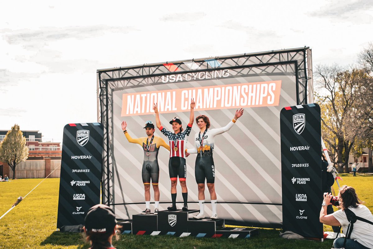 MilliganBuffs's tweet image. 𝗖𝘆𝗰𝗹𝗶𝗻𝗴 𝗥𝗲𝗰𝗮𝗽🚴🏼🔁🏆
Brody McDonald claimed the men’s Omnium National Title, and the team of McDonald, Evan Boyle, Adin Papell, and Riley Wrightsman captured the men’s Team Time Trial National Championship🔸
Congrats on an incredible season!
#buffnation 🦬