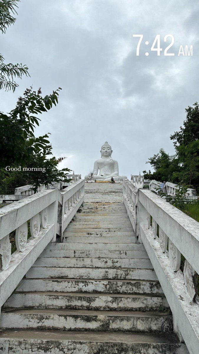 I backpacked Thailand for 10 weeks last summer.

I meditated with monks, spun fire in a circus, took mushrooms and LSD, and danced at raves til 8am.

Here are a few key lessons I learned about life, happiness, and human nature (that changed me forever):

~

1) Money has little to