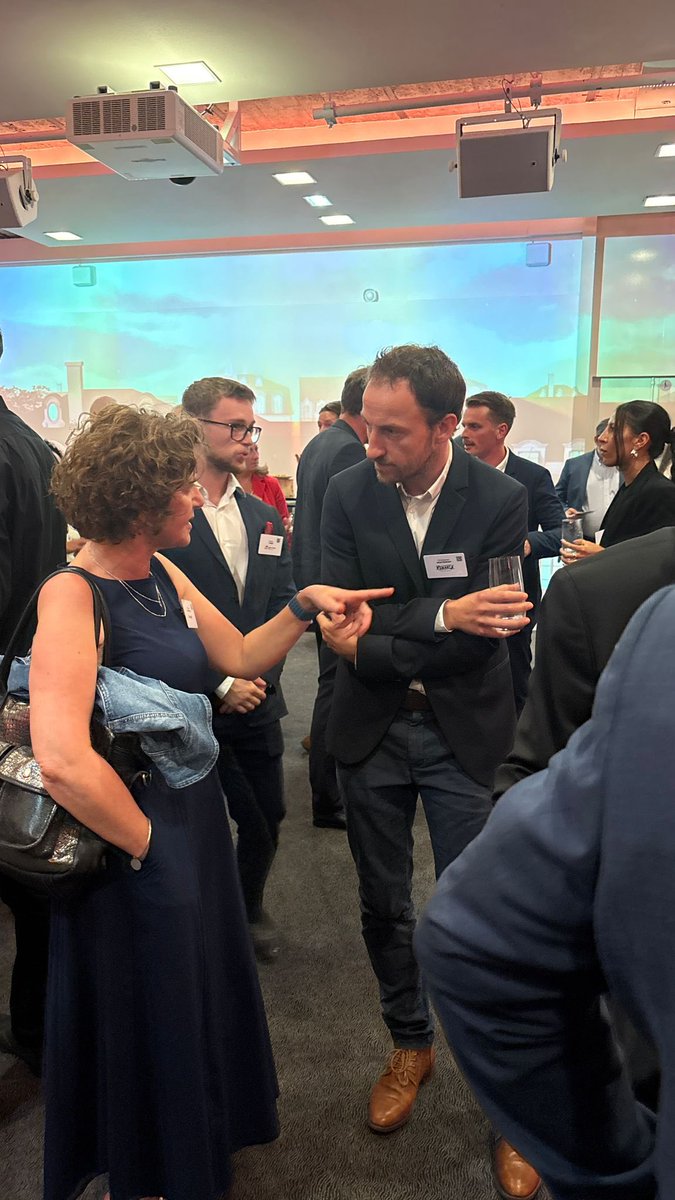 SmartTribune's tweet image. 🥂 Chez Smart Tribune, on croit au pouvoir des mots…
Et parfois, une bonne idée naît entre deux coupes de champagne.
#GalaExperienceClient @Agora_Managers