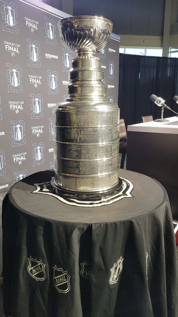The <a href="/NHL/">NHL</a> Conn Smythe Trophy with its most recent winner on it. <a href="/EdmontonOilers/">Edmonton Oilers</a> will go after what they want and what <a href="/FlaPanthers/">x - Florida Panthers</a> want to keep.