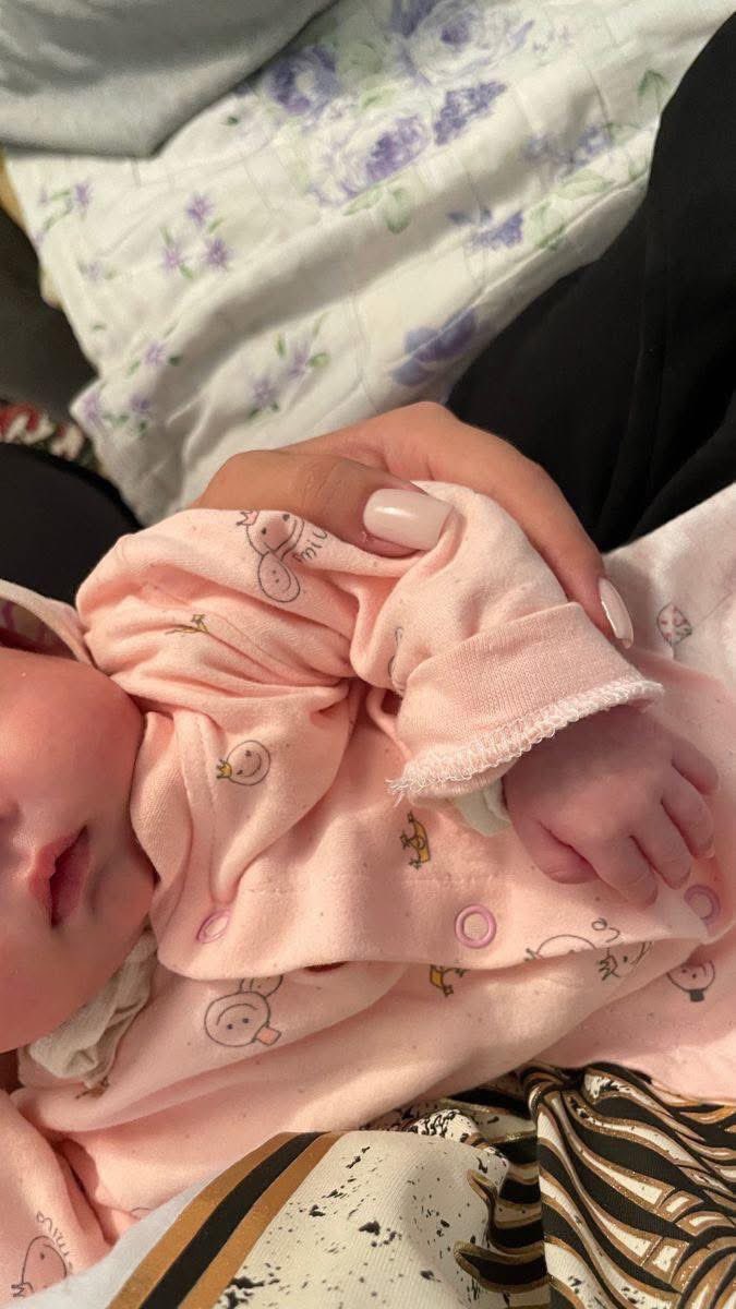 Je l’ai annoncé sur mes nombreux réseaux sociaux il me reste plus que X. Avec mon fiancé on a lancé également la procédure pour adopter des enfants et on va adopter des enfants déjà grands. En France ou au Brésil (qui est mon pays de cœur)