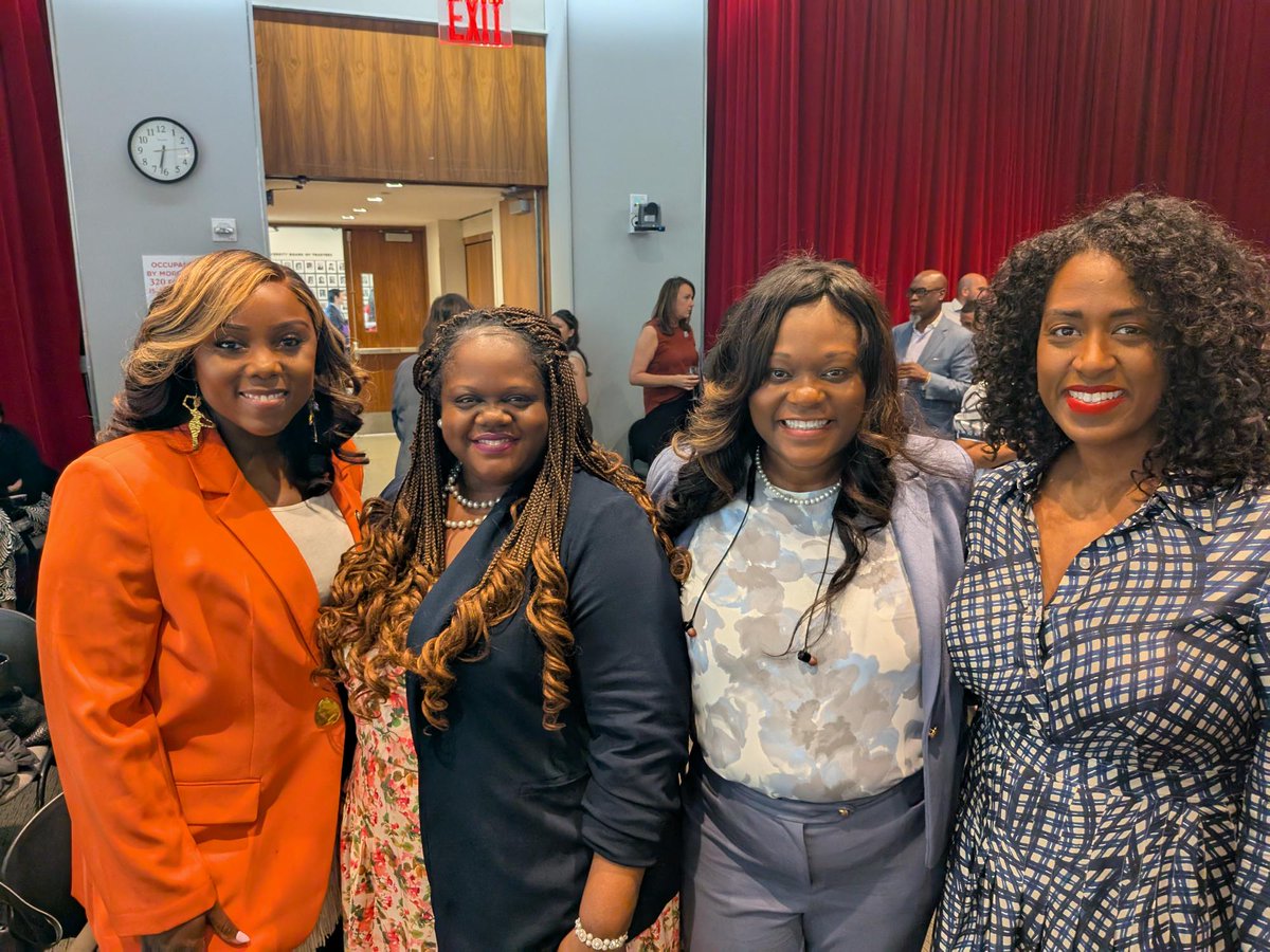 VRLAction's tweet image. 4/5 honorees at this week’s #McSilverAwards for #BlackMaternalHealth are VRLA alums: @AMBichotte @SenatorBrouk @FarahNLouis @SenatorLeaWebb. Our CEO @ErinVilardi was there to witness their power in action. This is what it looks like when lived experiences & political power meet.