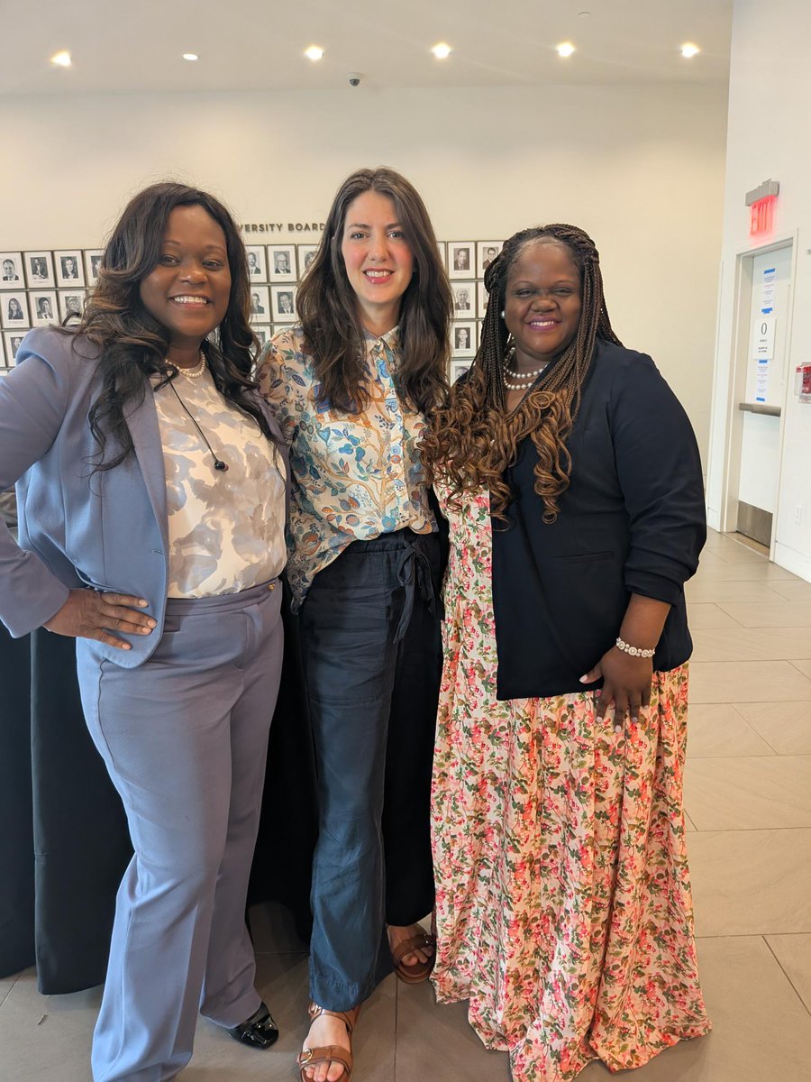 VRLAction's tweet image. 4/5 honorees at this week’s #McSilverAwards for #BlackMaternalHealth are VRLA alums: @AMBichotte @SenatorBrouk @FarahNLouis @SenatorLeaWebb. Our CEO @ErinVilardi was there to witness their power in action. This is what it looks like when lived experiences & political power meet.