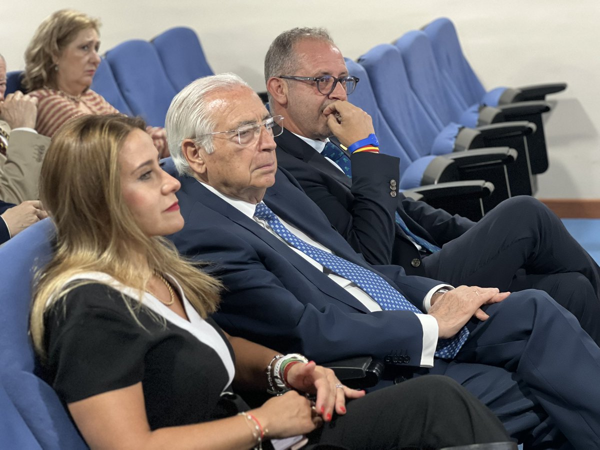 ICOMMelilla's tweet photo. La sede del Ilustre Colegio Oficial de Médicos de Melilla acoge esta tarde a la Real Academia de Medicina y Cirugía de Andalucía Oriental. 

Arranca el acto tomando la palabra el doctor Armando Zuluaga, presidente de @RamaoGranada https://t.co/yqGWngRnhG