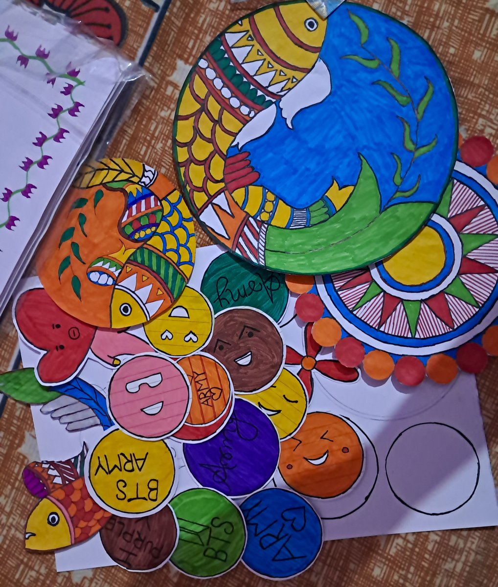 SiyaVictory's tweet image. Coloring ✅ Cutting ✅
Just a few finishing touches left! ✨ Handmade stickers featuring BTS 💜, cute emoticons 😊 &amp;amp; desi Madhubani vibes 🖌️ Loving how they’re turning out—almost there! 

Which one’s your fave? 👇 

#HandmadeStickers