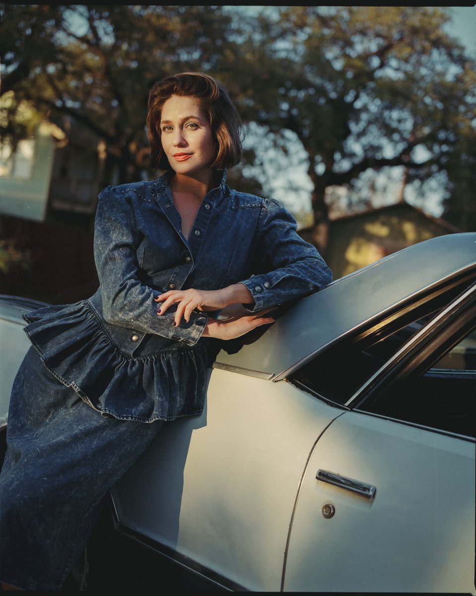 Nashville! I’ll see you this Thursday at Skinny Dennis. Sign up at the link below to be entered to win a free pair of tickets to the show 💋
laylo.com/lolakirke/BoLU…
-
📸: Cristina Fisher