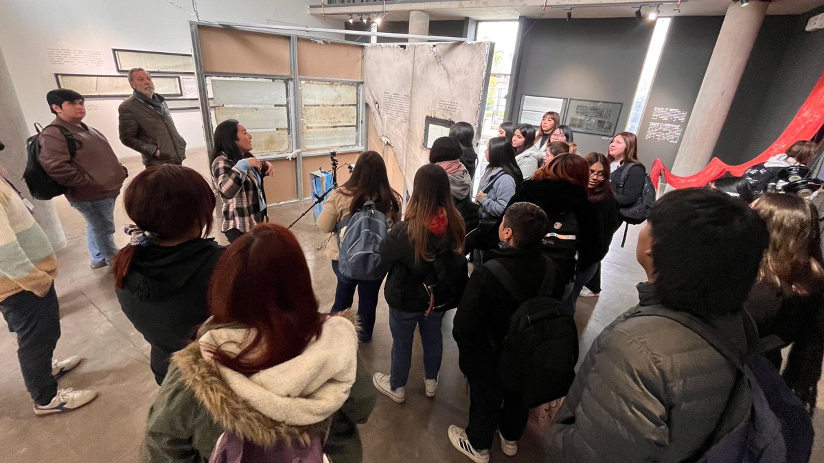 Senapred's tweet photo. En línea con nuestro propósito de continuar acercando la #GestiónDelRiesgoDeDesastres a las comunidades, esta mañana estudiantes de Pedagogía en Educación Diferencial @UBOHiggins visitaron nuestras instalaciones para conocer cómo trabaja #Senapred, nuestra Sala Museográfica y camión sísmico, instancias para adquirir conocimientos en materia de prevención y respuesta ante desastres.
