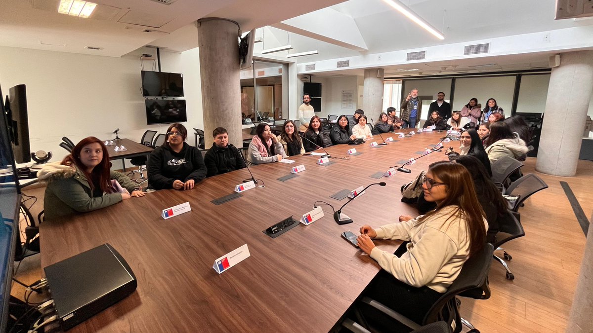 Senapred's tweet photo. En línea con nuestro propósito de continuar acercando la #GestiónDelRiesgoDeDesastres a las comunidades, esta mañana estudiantes de Pedagogía en Educación Diferencial @UBOHiggins visitaron nuestras instalaciones para conocer cómo trabaja #Senapred, nuestra Sala Museográfica y camión sísmico, instancias para adquirir conocimientos en materia de prevención y respuesta ante desastres.
