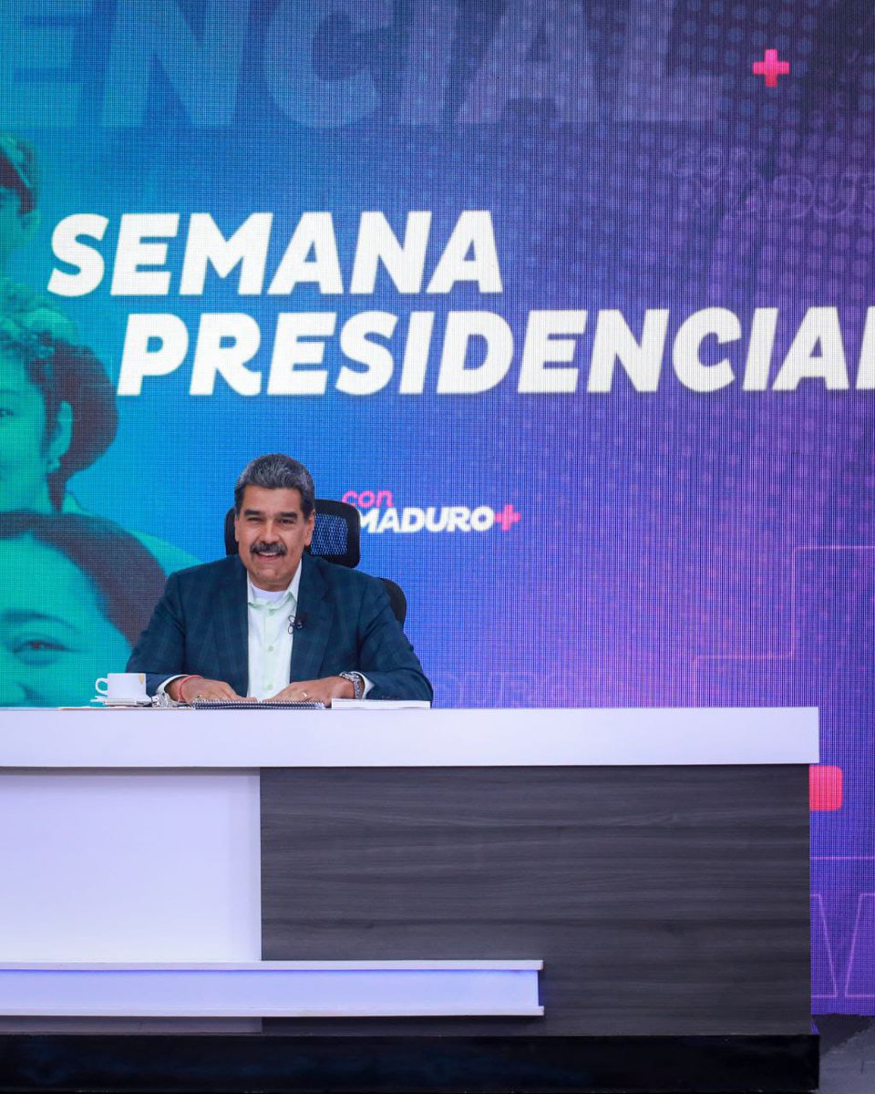 MarcoBalua86's tweet photo. ¡De pie aplaudiendo la ruta exportadora! 🚢 ovation Es inspirador ver cómo buscamos fortalecer la economía nacional. ✨ #Exportación #FortalezaEconómica #SENIATPotenciaLaEconomía https://t.co/F6lRWYoFYo