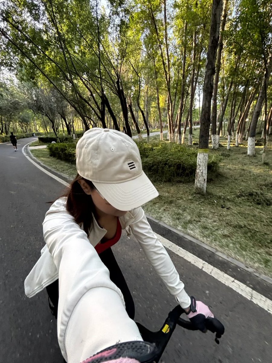 風よりも自由に、朝の光の中を出発しよう🍃
#デイリーサイクリング #アーバングリーンウェイ #モーニングスポーツ #自由の感覚 #アウトドアライフ