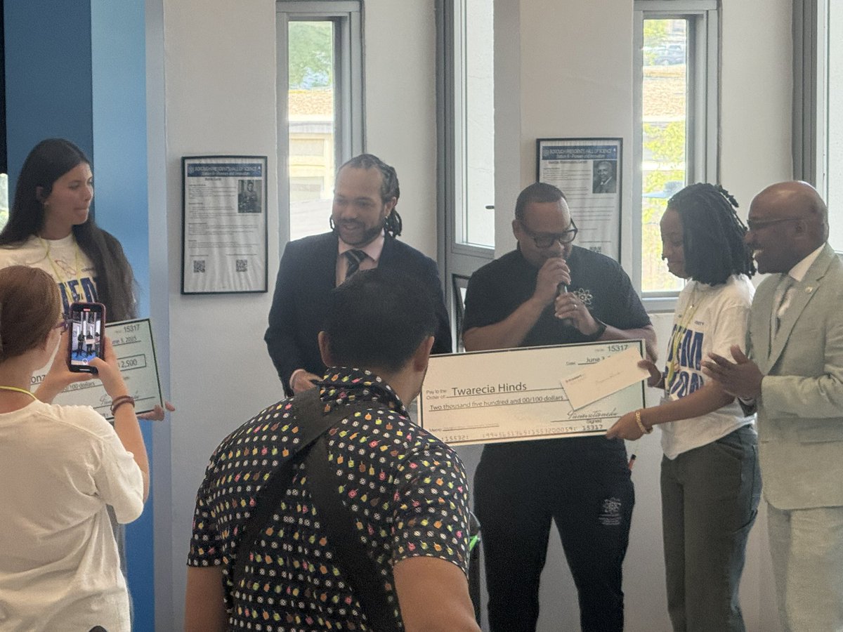 david_possner's tweet image. Our 2025 District 31 Science Expo was a tremendous success.  The students had an amazing experience showcasing their projects in our beautiful Hall of Science. 
GO D31 TEAM!