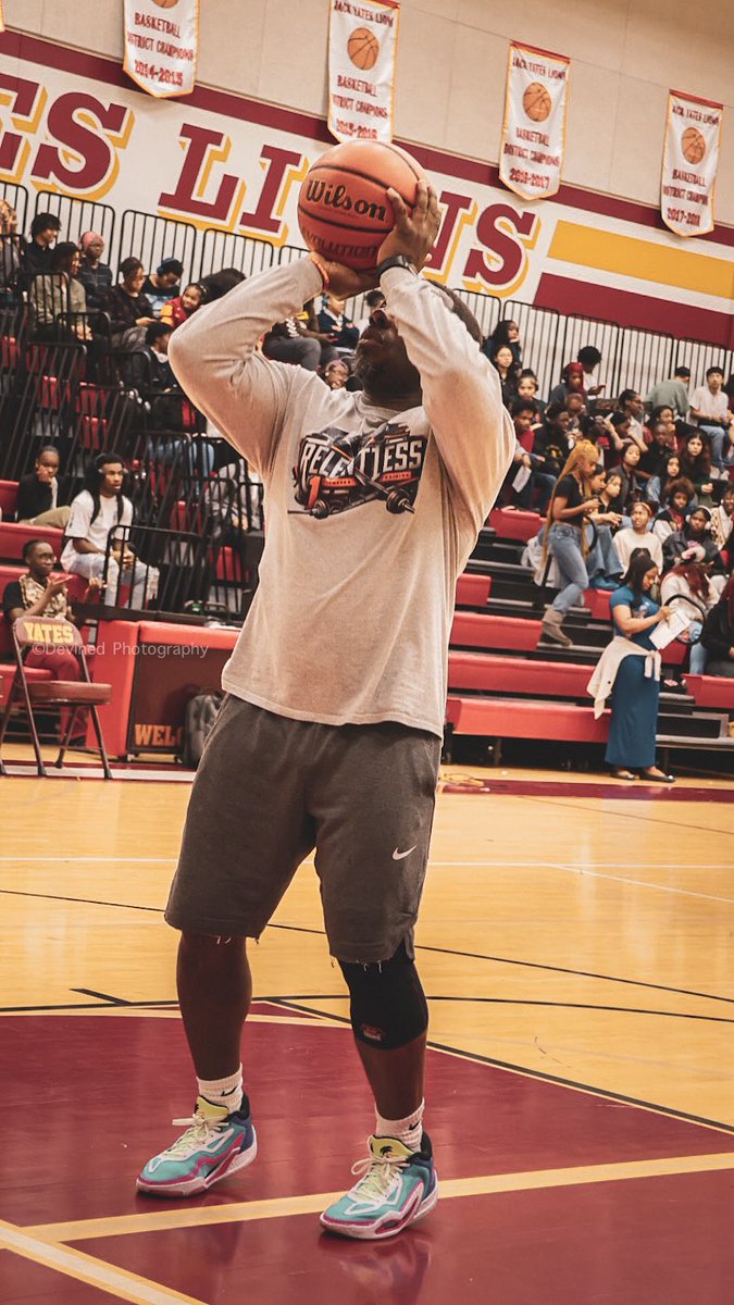 JY Teachers vs Students Game… It went DOWN MAAAN, HOLD UP!!! Teachers Won of course. 🦁Great fun, Amazing things are happening at Yates, don’t sleep on us. JY 4 Life!!!