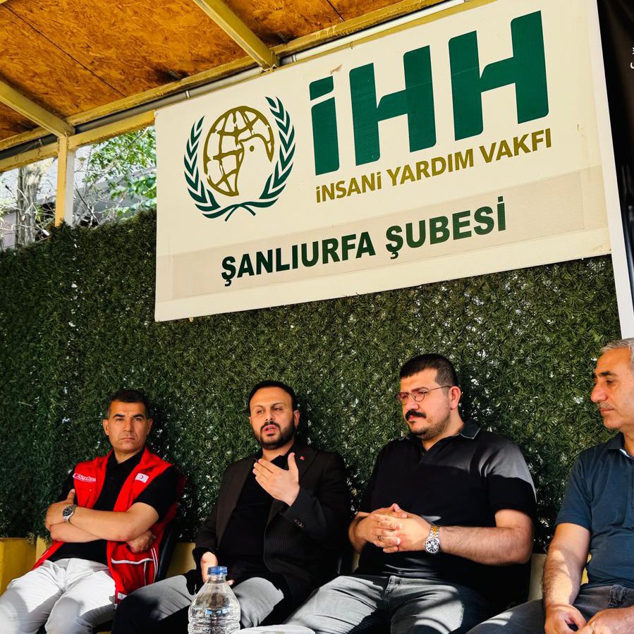 AK Parti Haliliye İlçe Başkanlığı olarak Başkanımız Mustafa Bağmancı Öncülüğünde;

Gazze’de insani yardım dağıtımında personelleri işgalci İsrail Ordusu tarafından şehit edilen İHH İnsani Yardım Vakfı Şanlıurfa İl Temsilciliğine taziye ziyaretinde bulunduk.

Şehitlerimize