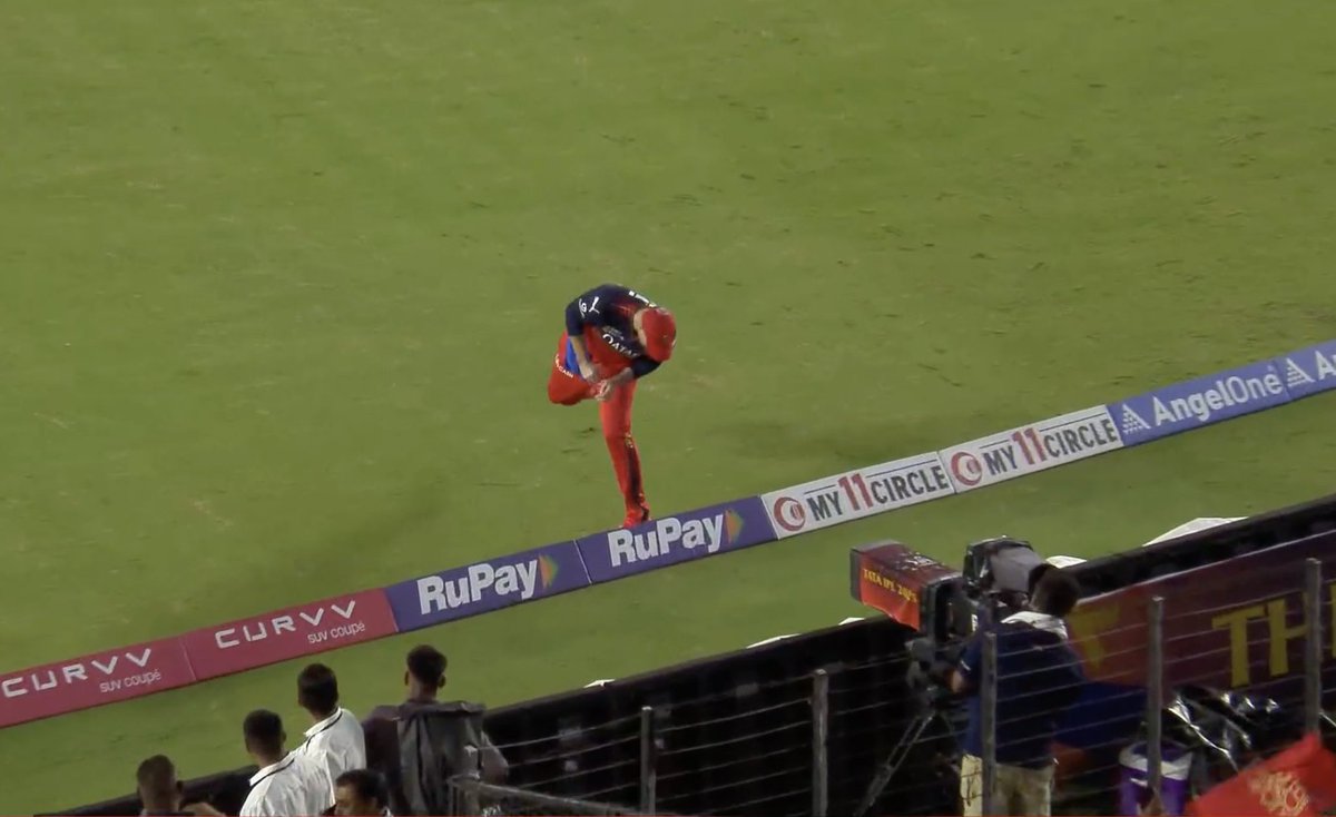 9 crore vasool of Livingston with this catch of Inglis.