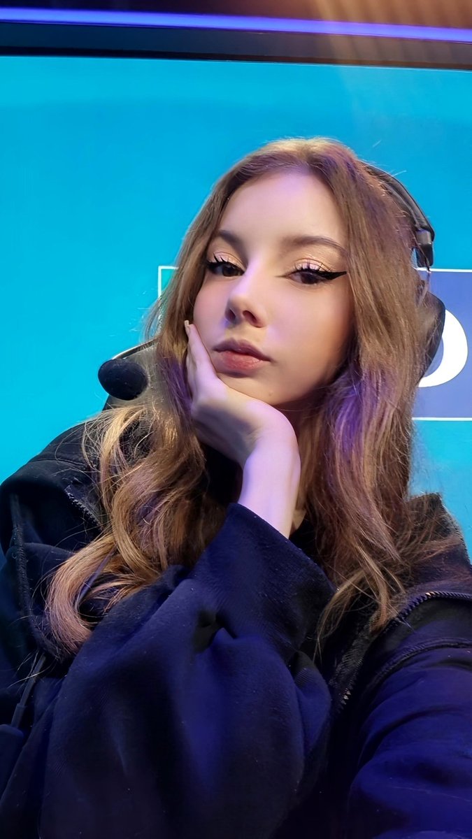 Tweet un peu tardif, mais je tienais à le faire. Top 2 de la lan Echoes of the Rift. Merci à mes teamates pour ce week-end de fou. Merci également à Yume de la confiance pour représenter la YumYumSquad, et au manager Dino. J'espère qu'on se recroisera soon!

Je repars step up 𝜗ৎ