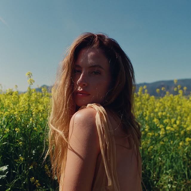 carihasmyheart's tweet photo. @findingfletcher deleted all her posts on Instagram and posted this Photo with the Caption: Cari

Are you ready for the new Era?

#Fletcher #CariFletcher #FindingFletcher #NewEra https://t.co/yfF1O2W7wb