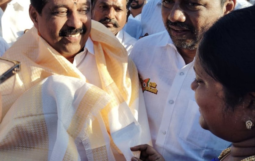 Gohila Muthuraj 🚩🇮🇳 (@gohilamuthuraj) on Twitter photo இன்று(3.6.2025) மதுரை வந்த பாஜக மாநில தலைவர் திரு.நயினார் நாகேந்திரன் <a href="/NainarBJP/">Nainar Nagenthiran</a> அவர்களை வரவேற்ற போது..
#bjp <a href="/BJP4TamilNadu/">BJP Tamilnadu</a> இன்று(3.6.2025) மதுரை வந்த பாஜக மாநில தலைவர் திரு.நயினார் நாகேந்திரன் <a href="/NainarBJP/">Nainar Nagenthiran</a> அவர்களை வரவேற்ற போது..
#bjp <a href="/BJP4TamilNadu/">BJP Tamilnadu</a>
