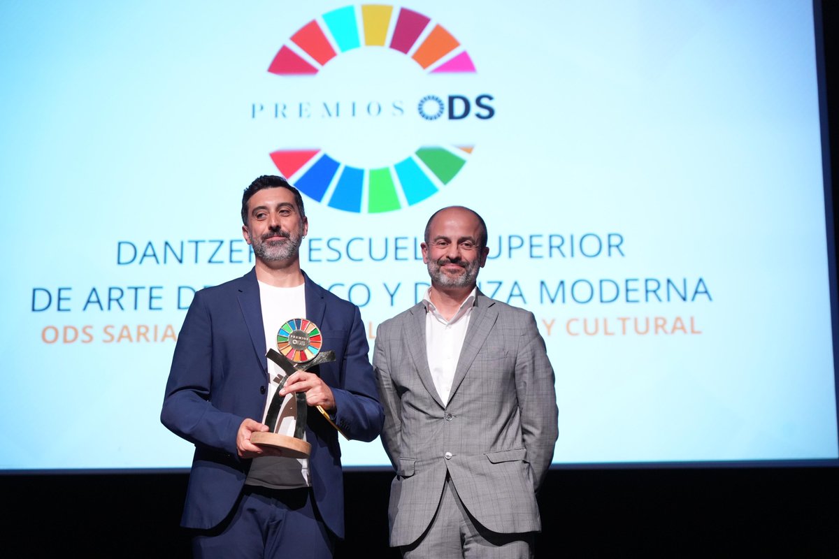 <a href="/BBK_eus/">BBK Fundación Bancaria</a> <a href="/Euskalduna_eus/">Euskalduna Bilbao</a> <a href="/ortopediabidari/">Ortopedia Bidari</a> <a href="/radiobilbao/">Radio Bilbao</a> 🟢#PremiosODS | <a href="/Dantzerti/">Dantzerti</a> ha sido premiada con la categoría Diversidad Lingüística y Cultural. Es la escuela de arte dramático y danza de Euskadi, premiada por su proyecto de euskaldunización de la comunidad educativa