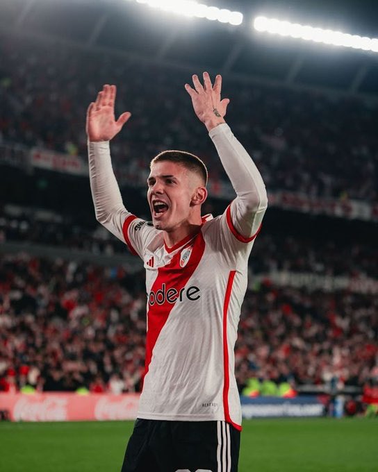 🚨 Le Real Madrid est en contact avec l'entourage de Franco Mastantuono pour fixer les conditions de sa signature.

▫️Le club est dans la course aux côtés du PSG. 

▫️Le joueur préfère signer au Real Madrid plutôt qu’au PSG.

(<a href="/TNTSportsAR/">TNT Sports Argentina</a>🥇)