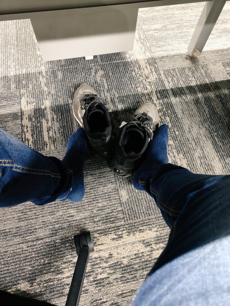I like these kicks cuz you don't have to tie the laces every time you take them off though it is a shoe with laces 😂