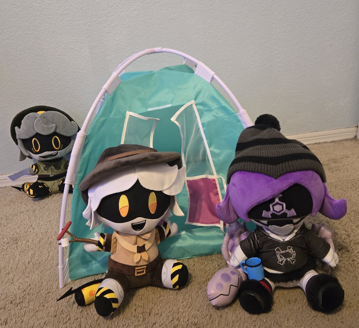 PureBean03's tweet photo. Got the plushies #MurderDrones #SolverUzi #CampingN #CampingV https://t.co/dqRsIo1cd7