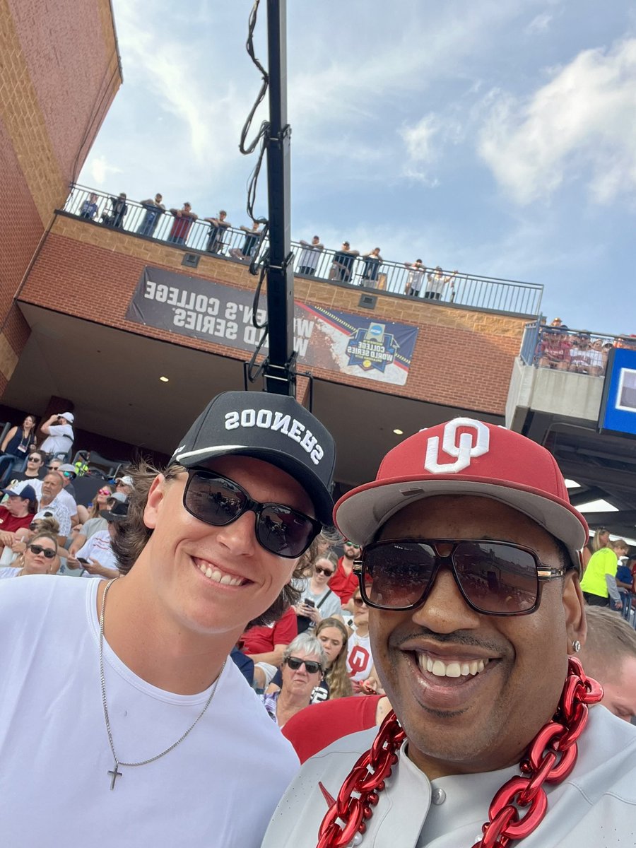 ScissorhandsOKC's tweet image. It’s official @John_Mateer4 met your boy Scissorhands lol. He’s my Quarterback & you can tell he got that dog in him. Let’s Go my guy & kick ass! @OU_Football