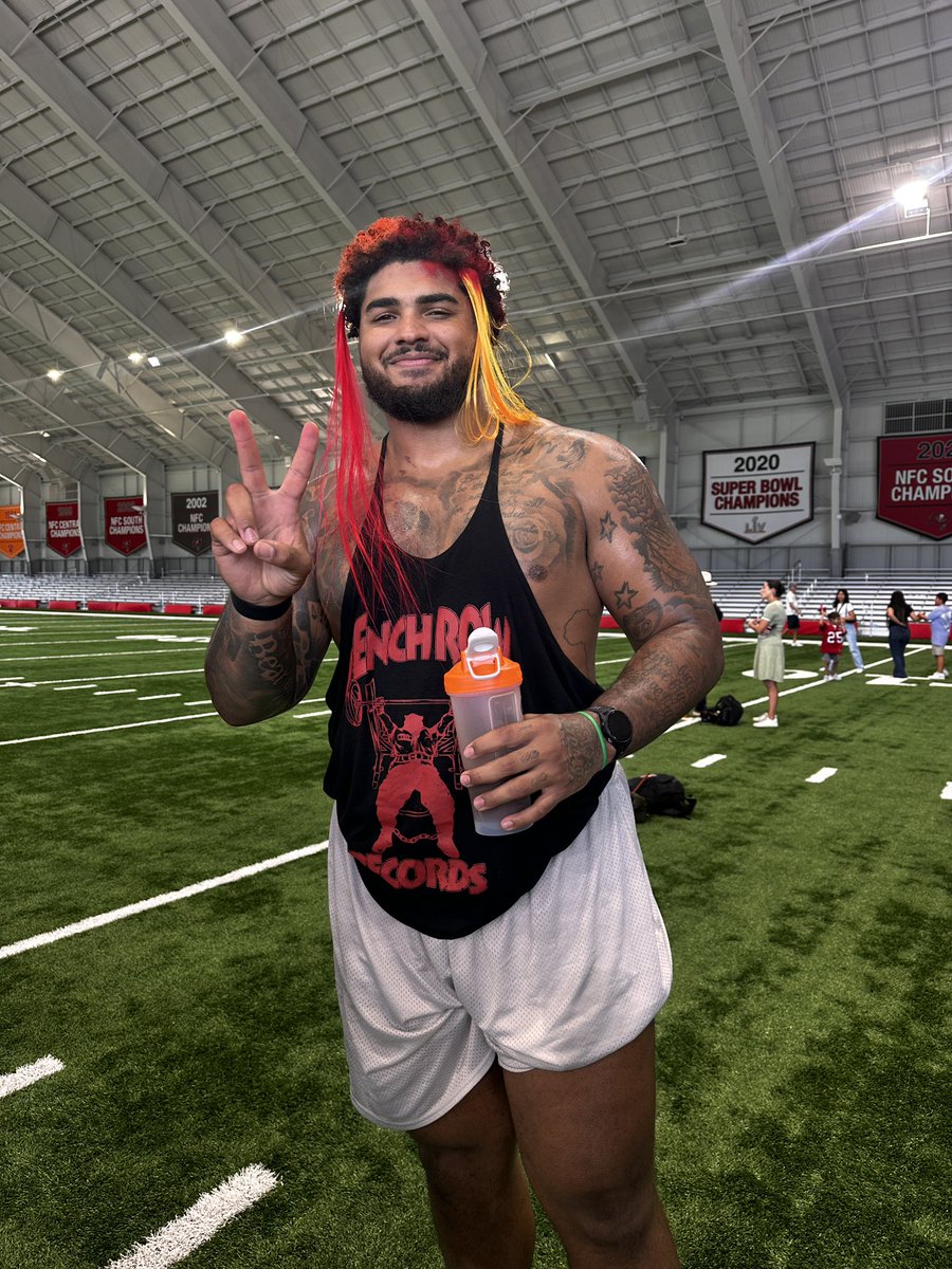 JennaLaineESPN's tweet photo. Today’s the Bucs’ 11th annual “Cut and Color Funds the Cure” benefiting @PediatricCancer and @TristanWirfs78 and @grahambarton53 went all out with a new feature this year: extensions! Who wore them better? https://t.co/IPbhgm0fdt