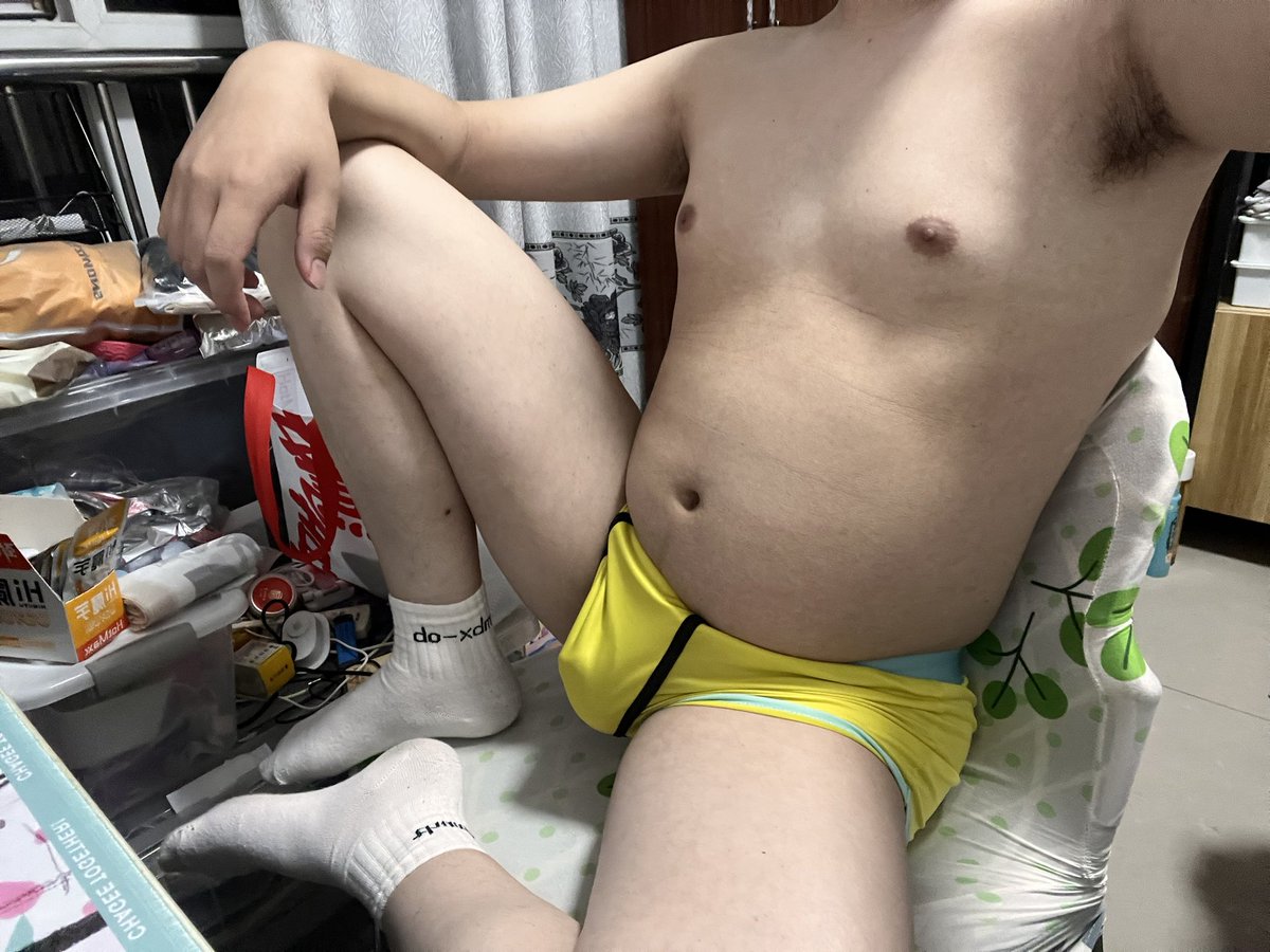 Anws521's tweet photo. 想过儿童节，年纪太大了，
想做少儿不宜的事，还没有人陪，
难搞哦٩◔̯◔۶ https://t.co/DCRo0fIBuo