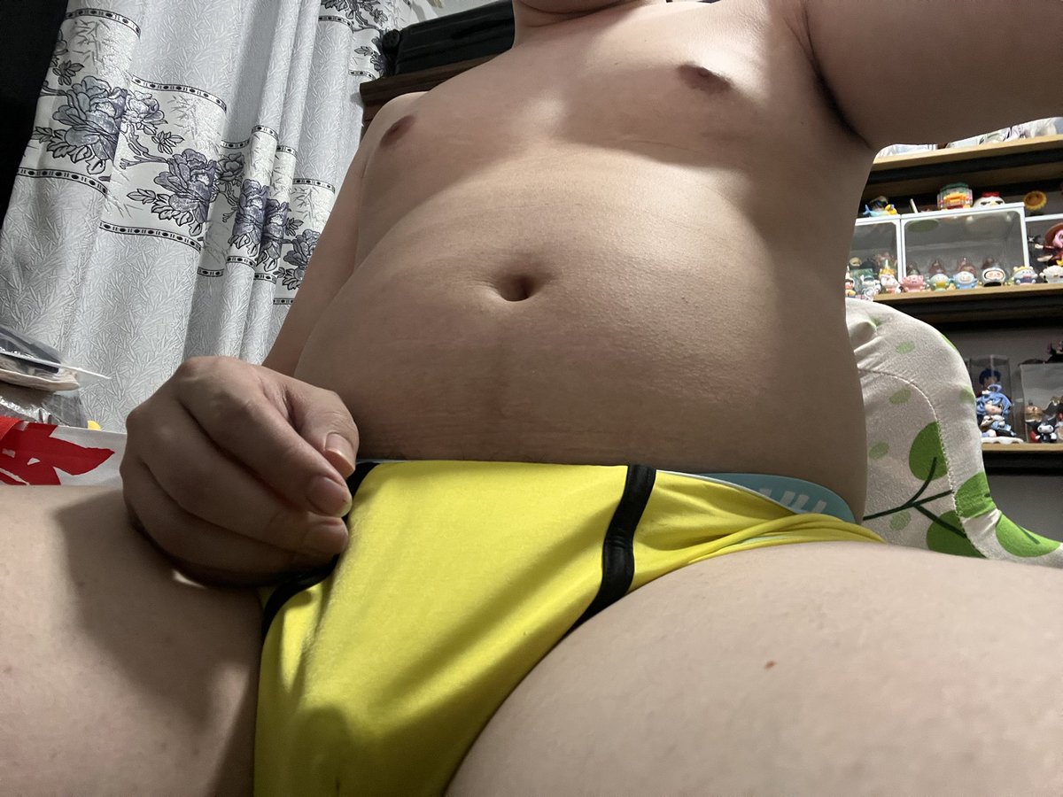 Anws521's tweet photo. 想过儿童节，年纪太大了，
想做少儿不宜的事，还没有人陪，
难搞哦٩◔̯◔۶ https://t.co/DCRo0fIBuo