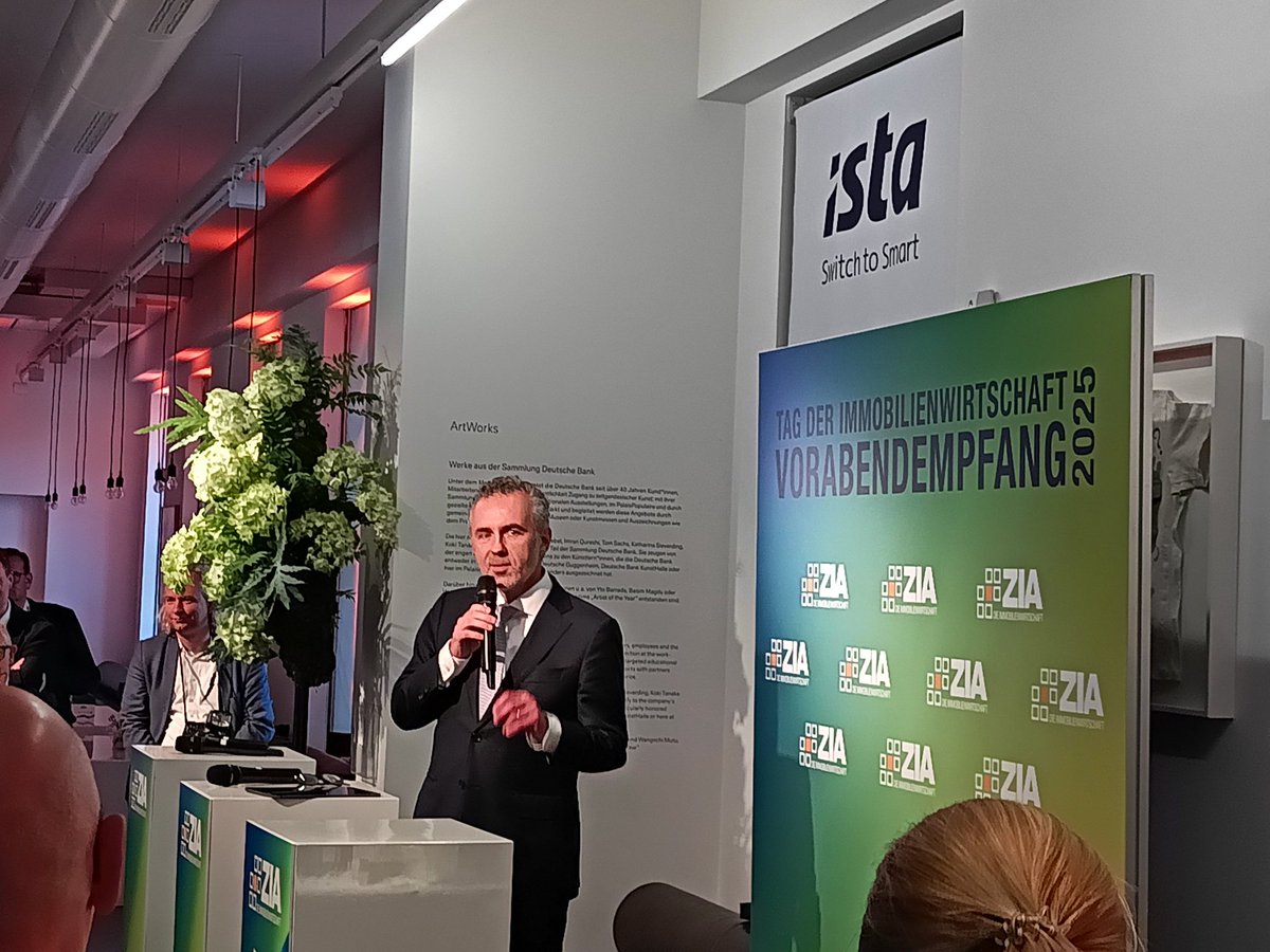 Ja, wir haben Macht, wollen aber mit Überzeugung regieren. <a href="/tj_tweets/">Thomas Jarzombek</a> auf dem Vorabend-Empfang zum Tag der Immobilienwirtschaft #TDI25 #TdImmo25 vom <a href="/ZIAunterwegs/">ZIA Zentraler Immobilien Ausschuss</a> - Und Glasfaserausbau und BIM steht ganz oben auf der Agenda!