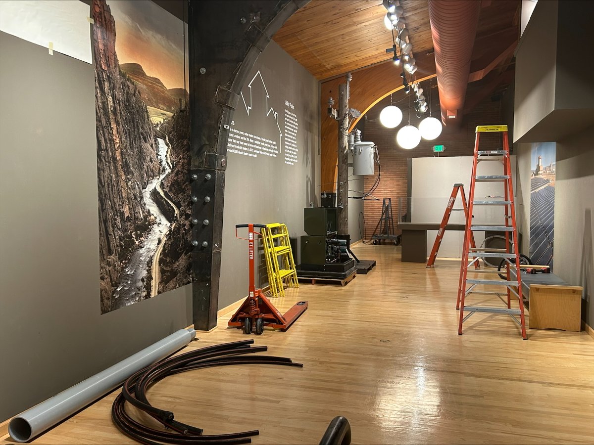 LOVUtilities's tweet photo. City of Loveland electric crew and SpeedPro of Fort Collins are setting the stage at #LovelandMuseum for #100YearsofPower โ a multimedia exhibit celebrating a century of electricity in Loveland.
๐โกCatch the buzz opening night: June 13, 6-8 p.m.
#LovelandCO #localhistory https://t.co/opqyqkL1wd