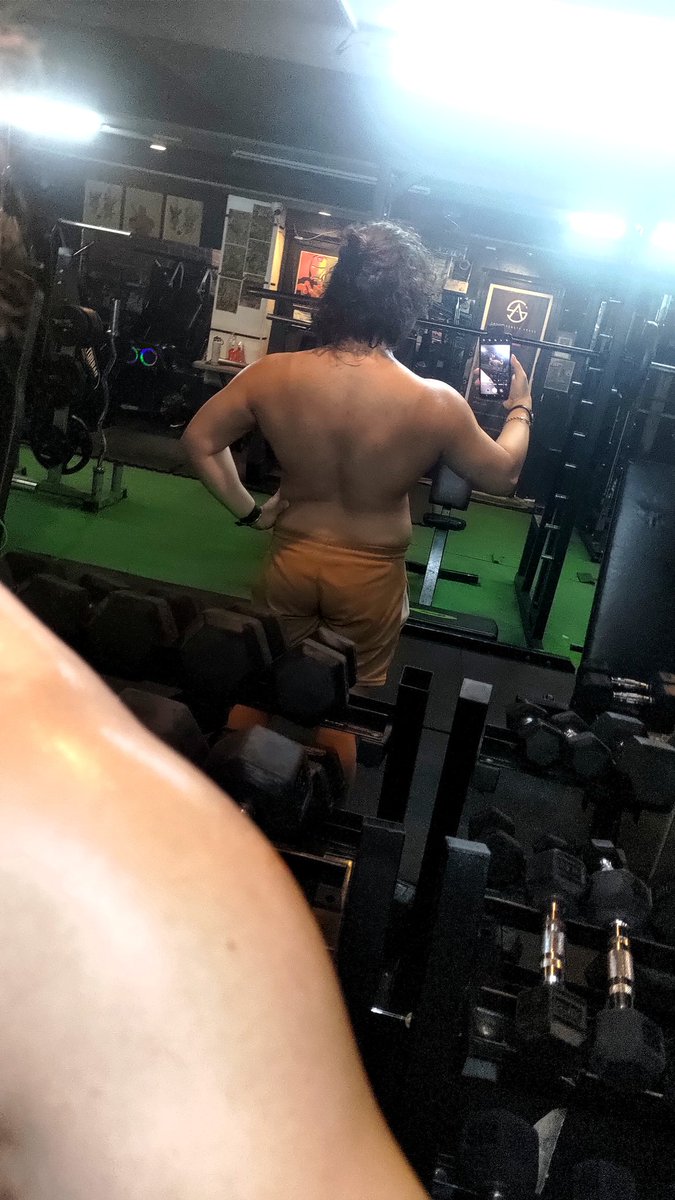 _jzxcxi's tweet photo. am i just realizing that my lats are actually my biggest asset https://t.co/VLtDRwxO0K