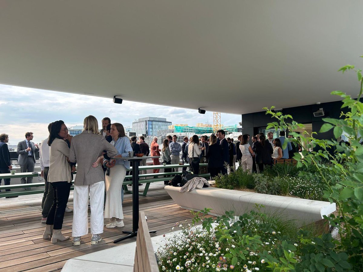 The Netherlands and Flanders: different accents, but neighbours and friends. 

It was a pleasure to host the network of Dutch speakers from Belgium and The Netherlands working in EU institutions - a group full of talent, ideas and shared purpose.
<a href="/vlaanderen/">Vlaanderen</a> <a href="/MDiependaele/">Matthias Diependaele</a>