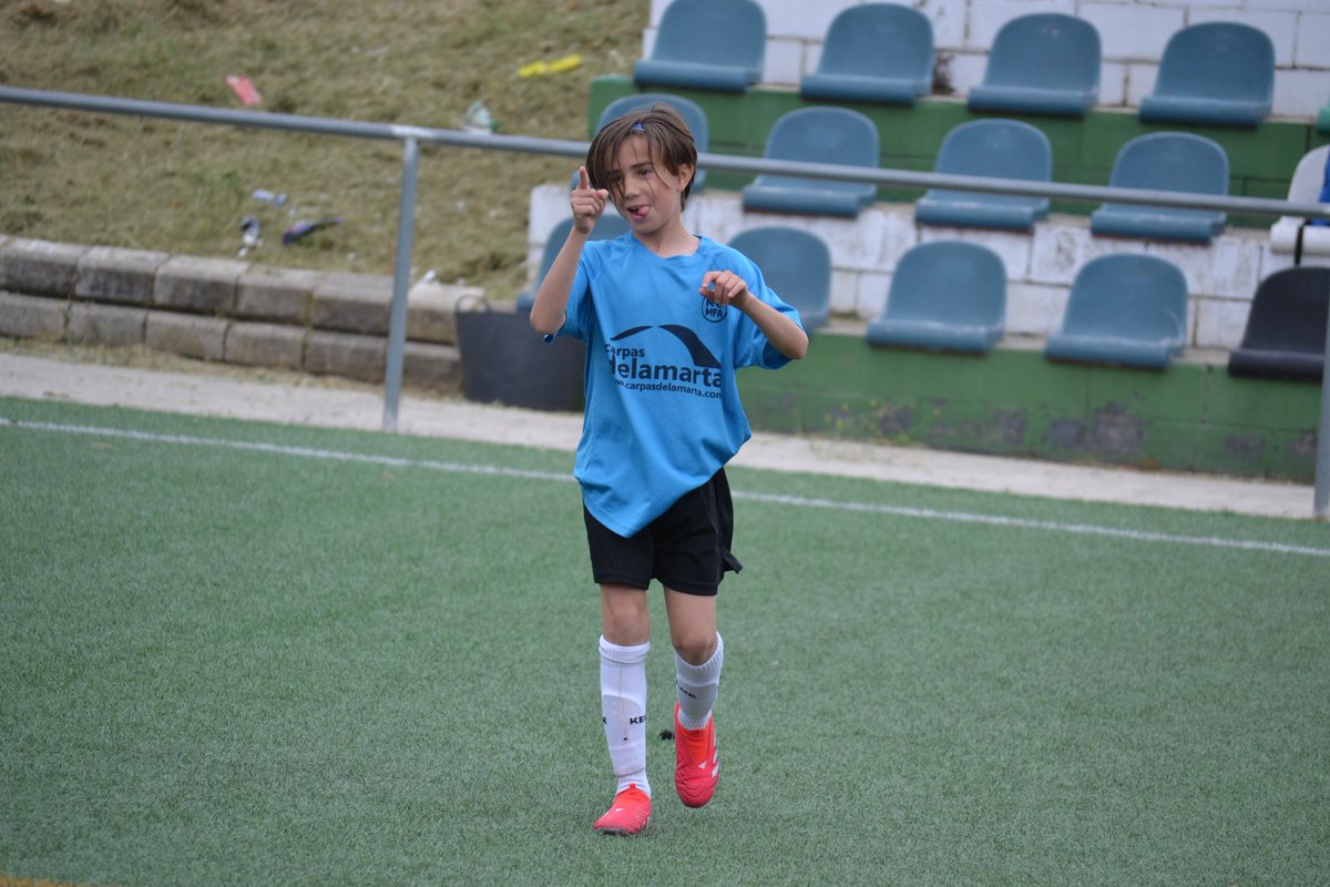 ✌🏽MARTES | 

💪🏽 Martes de entrenamientos, martes de jornada de puertas abiertas y un martes más encantados de seguir recibiendo chicas y chicos en nuestro club!’ 

#YoMeUno #MFA 🔵🟡