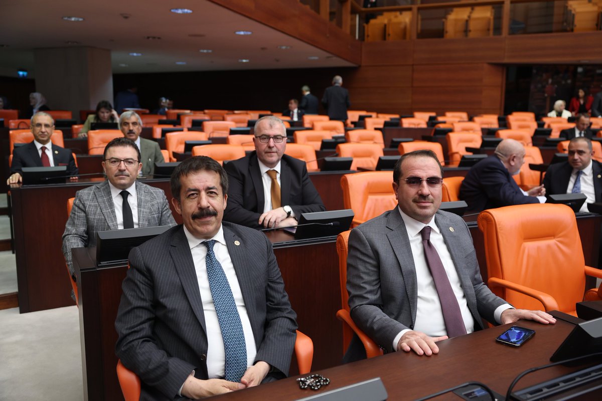 📍TBMM Genel Kurulu... 
Meclis Başkanlığı seçimi için, milli iradenin tecelligâhı Türkiye Büyük Millet Meclisimizde oylarımızı kullandık.

Hayırlı ve uğurlu olsun…