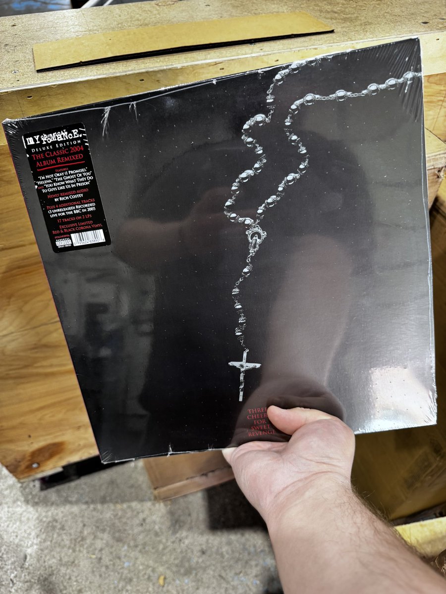 ExchangeStores's tweet image. Friday 
#ThreeCheers #mychemicalromance