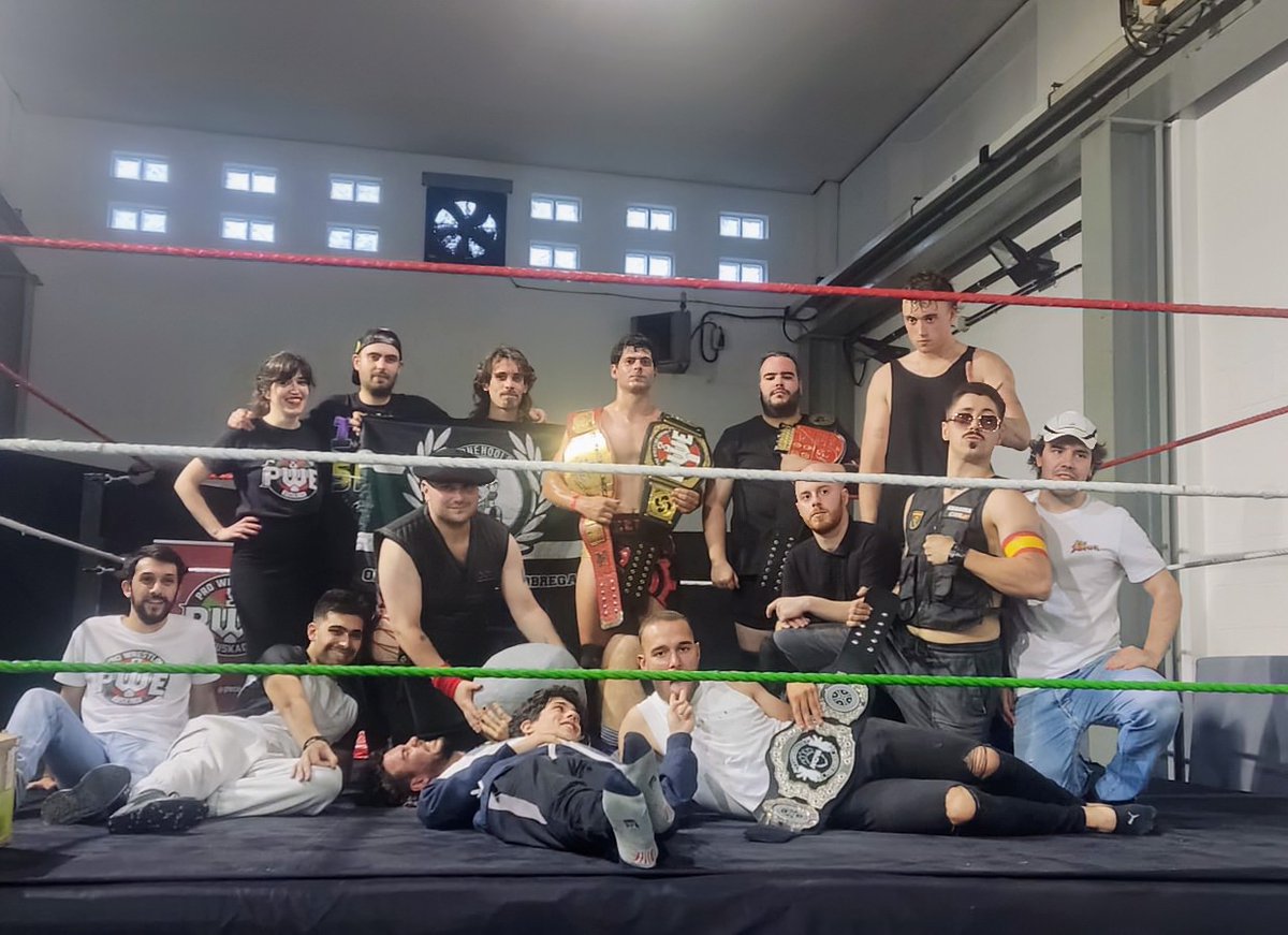 👊 BORROKAZULO 8 👊
El  31 de mayo celebramos Borrokazulo 8, un evento muy esperado en el que tuvo lugar la segunda defensa del Campeonato PWE de Euskal Herria.

Maiatzaren 31n, Borrokazulo 8 ospatu genuen, Euskal Herriko PWE txapelketako bigarren defentsa izan zuen ekitaldia.