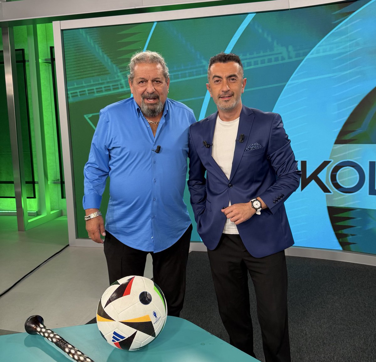 onuryildiztv's tweet photo. 🗣️ Kamuoyuna duyrulur 

Ekol TV'de yeni sezonda da sevgili Erman Toroğlu ile Ekol Futbol programında siz değerli seyircilerimizin karşısında olacağız.

@ekoltvv @ermanrtoroglu https://t.co/TRqfg1qQBH