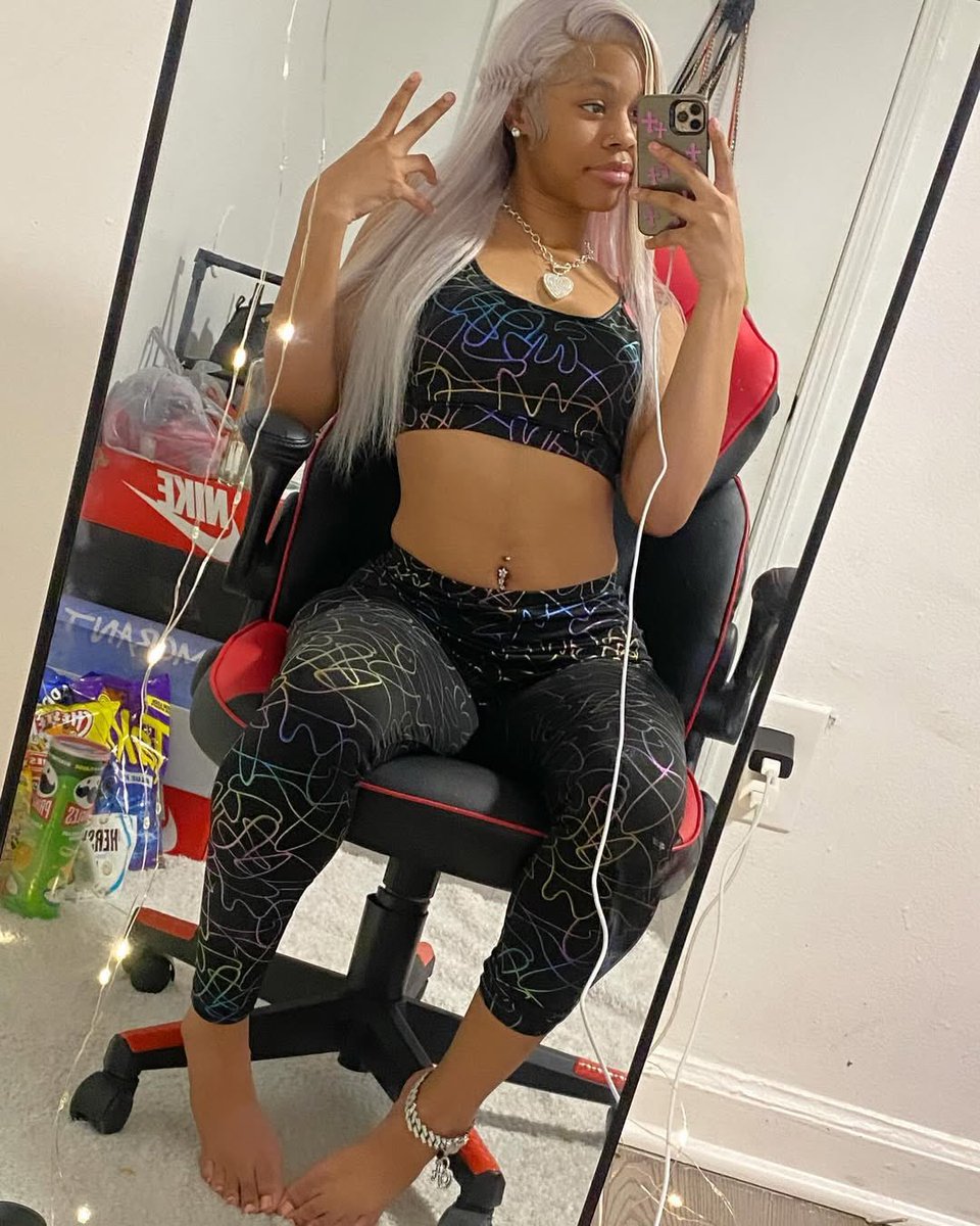 NAIJAHREALNASTY's tweet photo. Doing freaky ft calls dm me 📲 https://t.co/khSvZX0XBQ