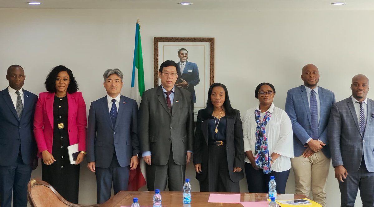 El día 3 de junio de 2025, el embajador de China en Guinea Ecuatorial, Wang Wengang, se reunió con la ministra delegada de la Tesorería y Patrimonio del Estado de Guinea Ecuatorial, Milagrosa Obono Angüe, para dialogar sobre la cooperación pragmática entre ambos países.