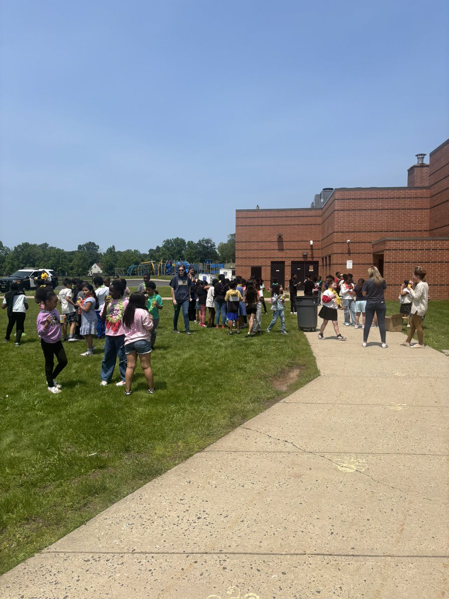 iReady growth party with KONA ICE thanks to the generous NJEA &amp; FTEA grant! A special thank you to our math and literacy coaches for coordinating this special event!! #wethriveatthehive <a href="/FPS_Stein_FTPS/">Jennifer Stein</a> <a href="/FPS_Coach_FTPS/">Tanya O'Leary</a>