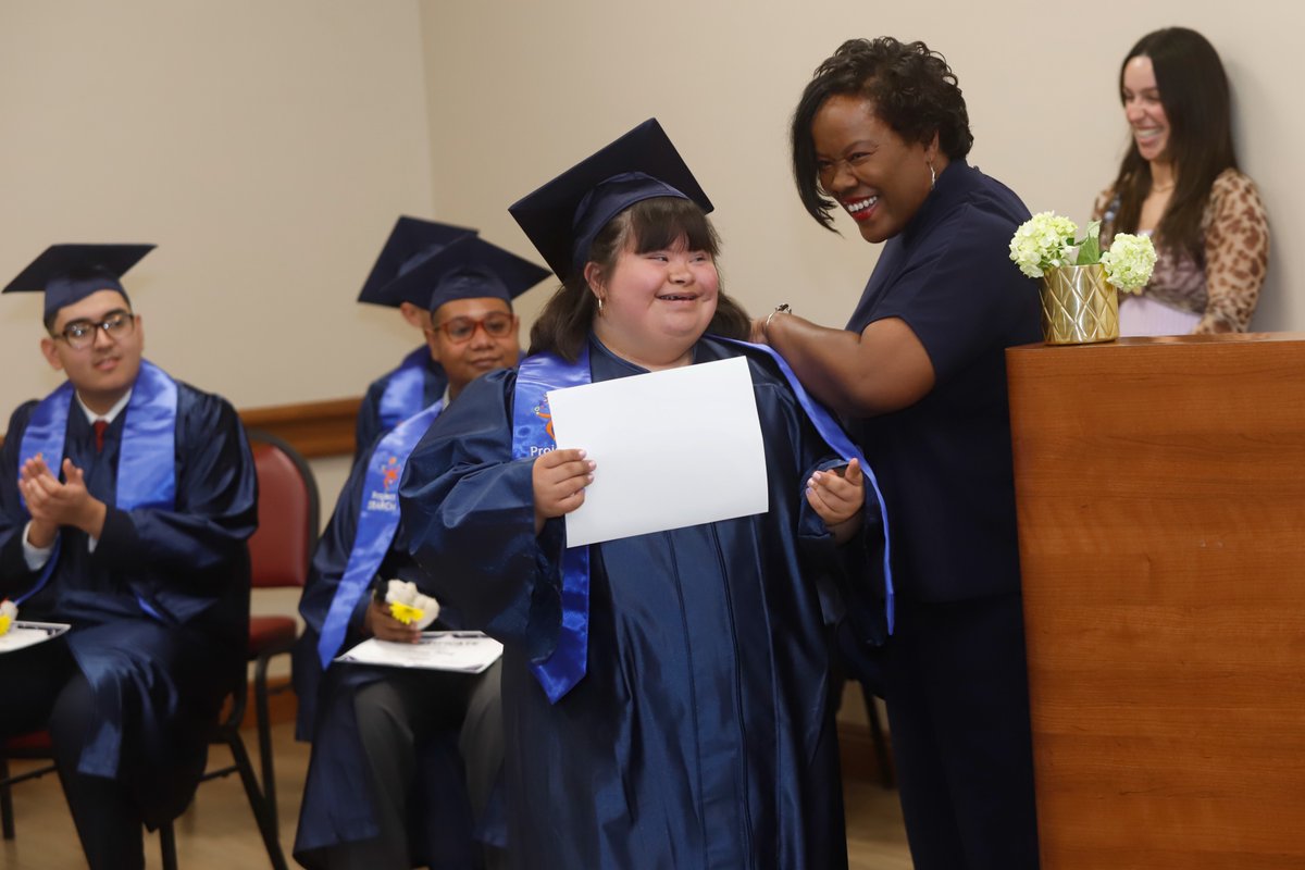 I am incredibly proud of our Project SEARCH graduates! These students completed a year-long internship at The Hospitals of Providence, developing skills that have prepared them for bright futures ahead. Congratulations!

Learn more ➡️ bit.ly/PS_0603

#ItStartsWithUs